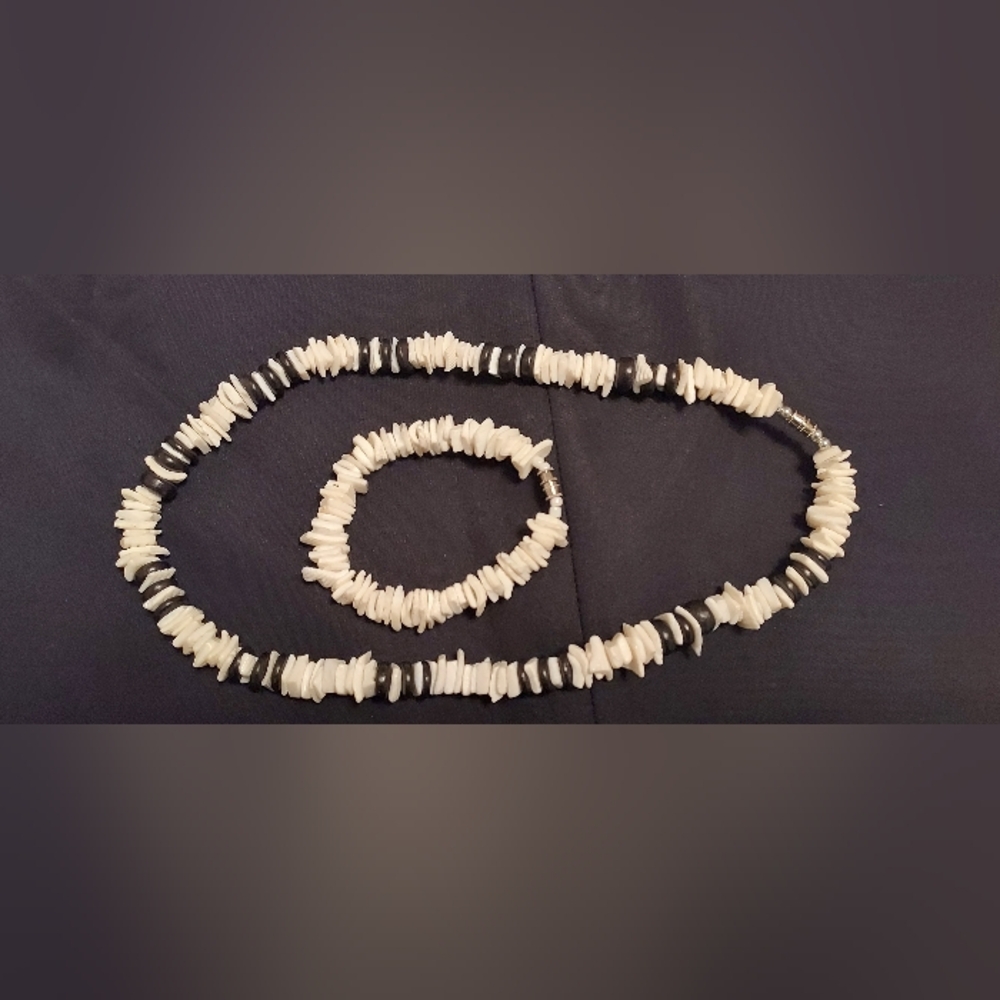 Women.. brown and beige necklace with a matching bracelet.